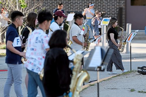 SHANNON VANRAES / WINNIPEG FREE PRESS
Students from the ?Maples Collegiate Wind Ensemble perform a physically distant tribute to essential workers in front of the school on May 20, 2020.