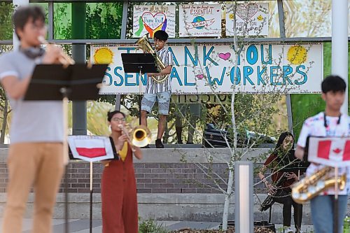 SHANNON VANRAES / WINNIPEG FREE PRESS
Dozens of students from the Maples Collegiate Wind Ensemble?, including Carl San Juan who plays the Tuba, gathered to perform a physically distant musical tribute to essential workers in front of the Collegiate on May 20, 2020.