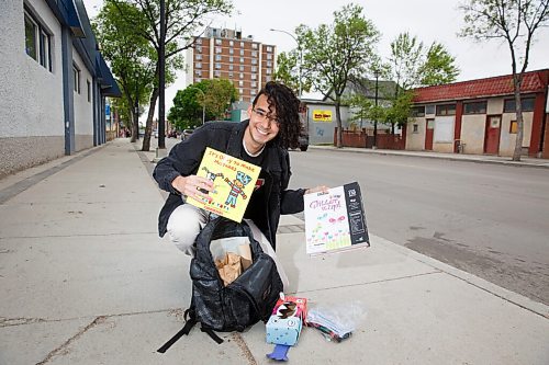 MIKE DEAL / WINNIPEG FREE PRESS
Michael Redhead Champagne with some of his supplies, books and art supplies, that he hands out to homeschooling families.
see Brenda Suderman story
200528 - Thursday, May 28, 2020.