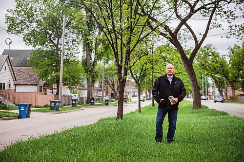 MIKAELA MACKENZIE / WINNIPEG FREE PRESS
Jason Bell poses for a portrait on the 500 block of Burrows in Winnipeg on Thursday, May 28, 2020. For Jason Bell story.
Winnipeg Free Press 2020.