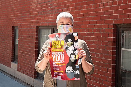 Mike Sudoma / Winnipeg Free Press
Social planning Council Executive Director, Kate Kehler, holds up a CoVid 19 poster while wearing a mask Wednesday afternoon
May 27, 2020