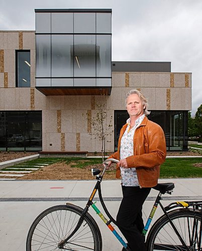 MIKE DEAL / WINNIPEG FREE PRESS
Winnipeg architect Brent Bellamy with his big clunky bike outside the Richardson Innovation Centre.
see Alan Small story
200528 - Thursday, May 28, 2020.