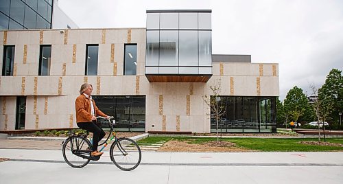 MIKE DEAL / WINNIPEG FREE PRESS
Winnipeg architect Brent Bellamy with his big clunky bike outside the Richardson Innovation Centre.
see Alan Small story
200528 - Thursday, May 28, 2020.