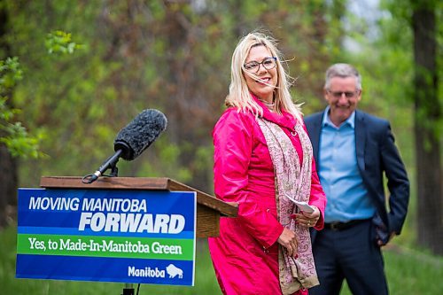 MIKAELA MACKENZIE / WINNIPEG FREE PRESS

Rochelle Squires, municipal relations minister, speaks at a socially distanced press conference at John Bruce Park in Winnipeg on Thursday, May 28, 2020. For Sarah story.
Winnipeg Free Press 2020.