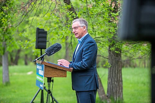 MIKAELA MACKENZIE / WINNIPEG FREE PRESS

Blaine Pedersen, minister of agriculture and resource development, speaks at a socially distanced press conference at John Bruce Park in Winnipeg on Thursday, May 28, 2020. For Sarah story.
Winnipeg Free Press 2020.