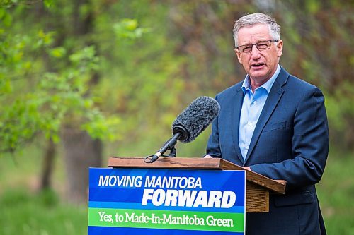 MIKAELA MACKENZIE / WINNIPEG FREE PRESS

Blaine Pedersen, minister of agriculture and resource development, speaks at a socially distanced press conference at John Bruce Park in Winnipeg on Thursday, May 28, 2020. For Sarah story.
Winnipeg Free Press 2020.