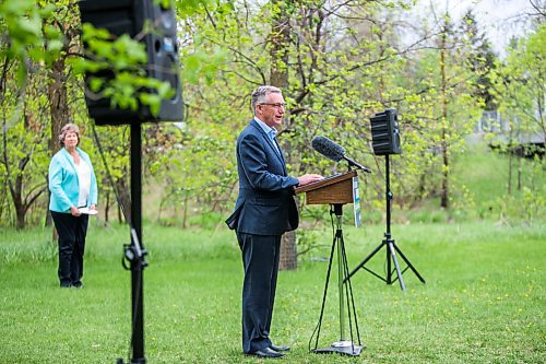 MIKAELA MACKENZIE / WINNIPEG FREE PRESS

Blaine Pedersen, minister of agriculture and resource development, speaks at a socially distanced press conference at John Bruce Park in Winnipeg on Thursday, May 28, 2020. For Sarah story.
Winnipeg Free Press 2020.