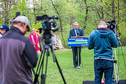 MIKAELA MACKENZIE / WINNIPEG FREE PRESS

Blaine Pedersen, minister of agriculture and resource development, speaks at a socially distanced press conference at John Bruce Park in Winnipeg on Thursday, May 28, 2020. For Sarah story.
Winnipeg Free Press 2020.