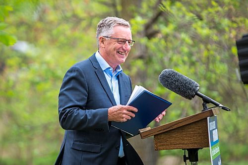 MIKAELA MACKENZIE / WINNIPEG FREE PRESS

Blaine Pedersen, minister of agriculture and resource development, speaks at a socially distanced press conference at John Bruce Park in Winnipeg on Thursday, May 28, 2020. For Sarah story.
Winnipeg Free Press 2020.