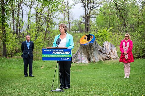 MIKAELA MACKENZIE / WINNIPEG FREE PRESS

Michele Kading, executive director of Save Our Seine, speaks as Blaine Pedersen, minister of agriculture and resource development, and Rochelle Squires, municipal relations minister, listen at a socially distanced press conference at John Bruce Park in Winnipeg on Thursday, May 28, 2020. For Sarah story.
Winnipeg Free Press 2020.