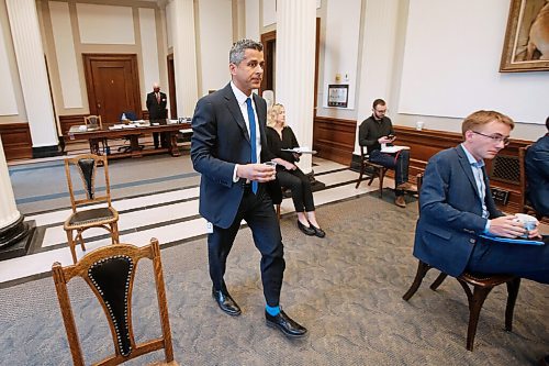 JOHN WOODS / WINNIPEG FREE PRESS
Manny Atwal, president and CEO of Manitoba Liquor and Lotteries Corporation, heads in to present to the Standing Committee on Crown Corporations at the Manitoba Legislature Thursday, May 28, 2020. Adrien Sala, opposition critic of Crown Services, says it was November of 2016 when Manitoba Liquor and Lotteries Corporation last was before the Standing Committee on Crown Corporations.

Reporter: DaSilva