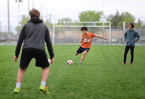 RUTH BONNEVILLE / WINNIPEG FREE PRESS

Sports - Soccer drills

A small group of teenage boys who normally play in a recreational soccer U15  soccer league practice some soccer drills at Sir John Franklin Soccer Field Thursday afternoon.  

Names: Ariel Luquer (orange t-shirt), Ariel Kasztan (yellow runners) and Zevi Nathanson (blue hoodie).


May 28, 2020
