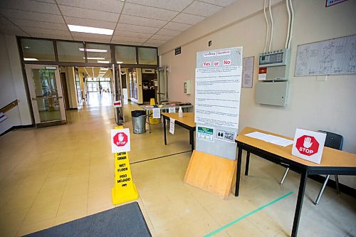 MIKAELA MACKENZIE / WINNIPEG FREE PRESS

Signs and tape enforce social distancing measures ahead of the partial opening at Kelvin High School in Winnipeg on Friday, May 29, 2020. Standup.
Winnipeg Free Press 2020.