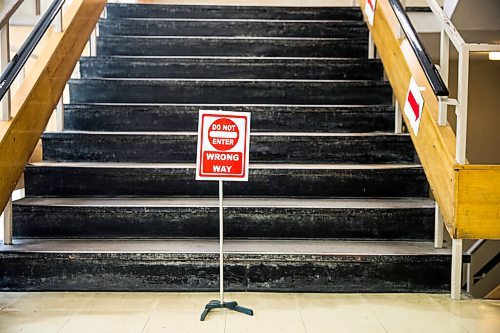 MIKAELA MACKENZIE / WINNIPEG FREE PRESS

Signs and tape enforce social distancing measures ahead of the partial opening at Kelvin High School in Winnipeg on Friday, May 29, 2020. Standup.
Winnipeg Free Press 2020.