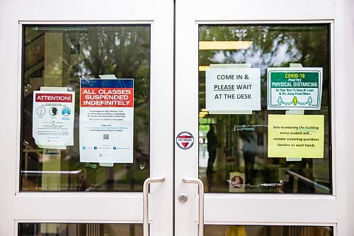 MIKAELA MACKENZIE / WINNIPEG FREE PRESS

Signs enforce social distancing measures ahead of the partial opening at Kelvin High School in Winnipeg on Friday, May 29, 2020. Standup.
Winnipeg Free Press 2020.