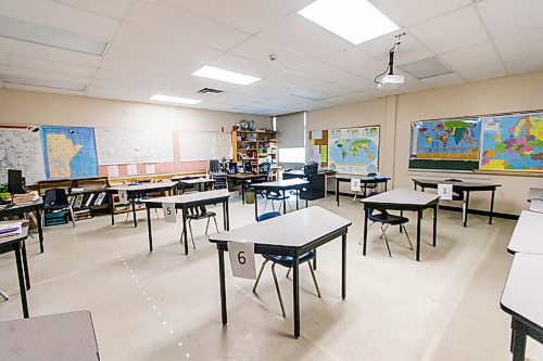 MIKAELA MACKENZIE / WINNIPEG FREE PRESS

Desks are set out to conform with social distancing measures and tape marks the flow of travel for students ahead of the partial opening at Kelvin High School in Winnipeg on Friday, May 29, 2020. Standup.
Winnipeg Free Press 2020.