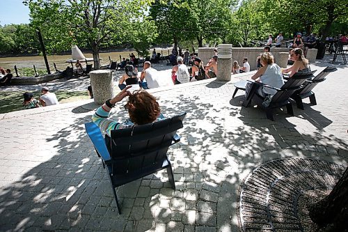 JOHN WOODS / WINNIPEG FREE PRESS
Winnipeggers were out enjoying the weather at the Forks Sunday, May 31, 2020. People seemed to be observing the COVID-19 distancing guidelines.

Reporter: Bell
