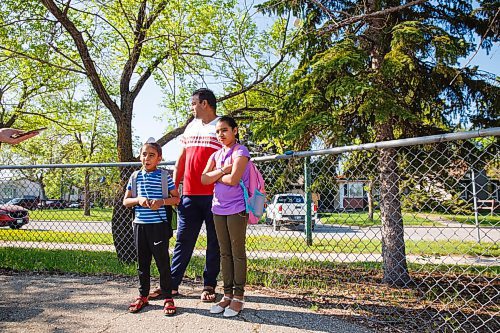 MIKE DEAL / WINNIPEG FREE PRESS
Pushpinder Singh with his kids, Harmandeep Singh (left), 6 and Jobandeep Kaur (right), 9 wait in the playground prior to heading back to school at Constable Edward Finney School which is reopening for students Monday morning.
200601 - Monday, June 01, 2020.