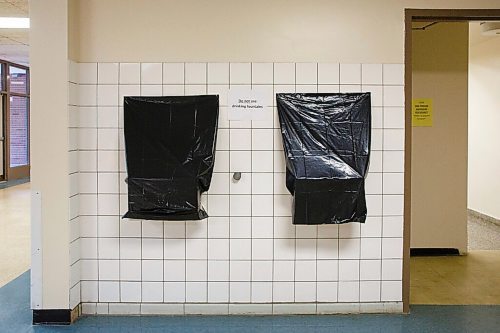 MIKE DEAL / WINNIPEG FREE PRESS
Water fountains are taped off to accommodate safety requirements.
Staff continue to get ready for returning students at Kelvin High School Monday morning.
200601 - Monday, June 01, 2020.