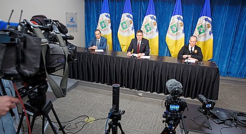 MIKE DEAL / WINNIPEG FREE PRESS
(from left) Chief Danny Smyth, Winnipeg Police Service, Mayor Brian Bowman, Chief John Lane, Winnipeg Fire and Paramedic Service provide their reaction to the events in Minneapolis, across the US and in Canada during a media conference at City Hall Tuesday afternoon.
200602 - Tuesday, June 02, 2020.