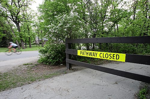 SHANNON VANRAES / WINNIPEG FREE PRESS
Riverbank erosion has closed a section of trail along Wellington Cres. seen here on June 3, 2020. The city is seeking input on how to move the roadway and active infrastructure in the coming years.