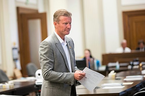 MIKAELA MACKENZIE / WINNIPEG FREE PRESS

MPI president and CEO Ben Graham prepares for the Standing Committee on Crown Corporations at the Manitoba Legislative Building in Winnipeg on Thursday, June 4, 2020. For Larry Kusch story.
Winnipeg Free Press 2020.