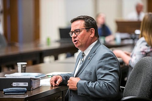 MIKAELA MACKENZIE / WINNIPEG FREE PRESS

Minister of Crown Services Jeff Wharton prepares for the Standing Committee on Crown Corporations at the Manitoba Legislative Building in Winnipeg on Thursday, June 4, 2020. For Larry Kusch story.
Winnipeg Free Press 2020.