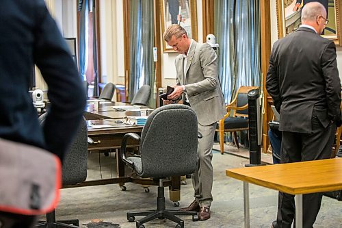 MIKAELA MACKENZIE / WINNIPEG FREE PRESS

MPI president and CEO Ben Graham prepares for the Standing Committee on Crown Corporations at the Manitoba Legislative Building in Winnipeg on Thursday, June 4, 2020. For Larry Kusch story.
Winnipeg Free Press 2020.