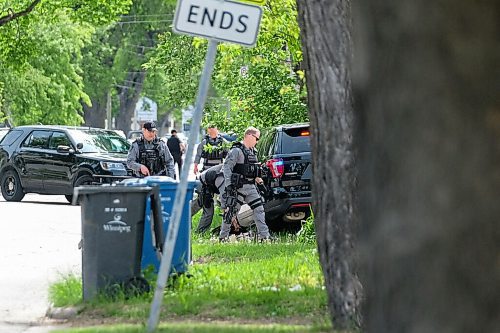 Daniel Crump / Winnipeg Free Press. Winnipeg Police Service block off a section of road in the 300 block of Aberdeen avenue. Units on scene include at least a dozen police vehicles, EMS and the WPS Tactical unit. June 6, 2020.