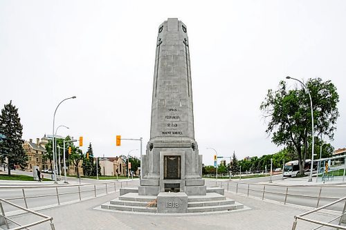 Daniel Crump / Winnipeg Free Press. The Winnipeg Cenotaph on Memorial Blvd. June 6, 2020.