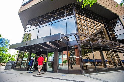 MIKAELA MACKENZIE / WINNIPEG FREE PRESS

Folks talk to security about not being able to access other services at the Millennium Library on re-opening day (for hold pick-up only) in Winnipeg on Monday, June 8, 2020. For Malak Abas story.
Winnipeg Free Press 2020.