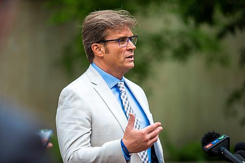 MIKAELA MACKENZIE / WINNIPEG FREE PRESS

Councillor Kevin Klein talks to the media after the police board meeting at City Hall in Winnipeg on Monday, June 8, 2020. For Joyanne Pursaga story.
Winnipeg Free Press 2020.