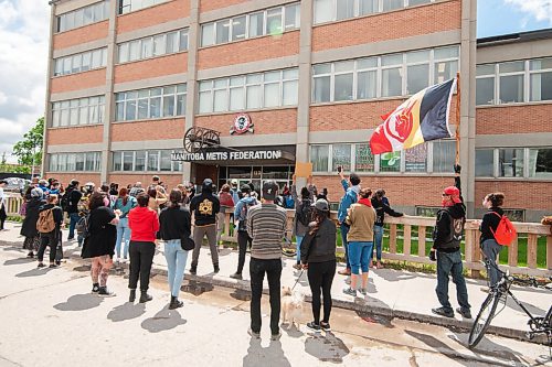 Mike Sudoma / Winnipeg Free Press
Protesters show their support in front of the Manitoba Metis Federation building Wednesday afternoon after the city of Winnipeg evicted residents of a homeless camp along Henry St.
June 10, 2020