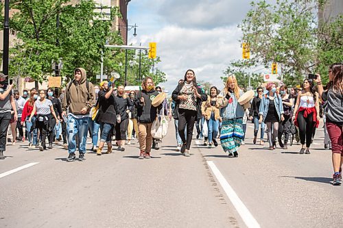 Mike Sudoma / Winnipeg Free Press
Protesters take to the streets as they march down Main St show their support after the city of Winnipeg evicted residents of a homeless camp along Henry St Wednesday afternoon
June 10, 2020