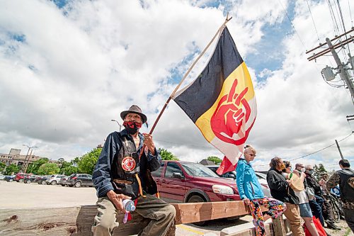 Mike Sudoma / Winnipeg Free Press
Mel waves a flag in support during a protest un support of the homeless who have been forcibly evicted from their homes on Henrys St by the City of Winnipeg Wednesday
June 10, 2020