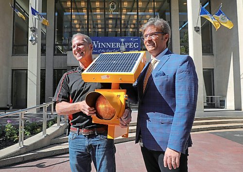 RUTH BONNEVILLE / WINNIPEG FREE PRESS

Local - Amber Lights


Chuck Lewis of Expert Electric (left) & Councillor Kevin Klein hold short press conference outside of City Hall on Amber Flashing Lights Donation Offer Friday.

See JS story.


June 12,  2020