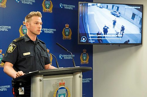 MIKE DEAL / WINNIPEG FREE PRESS
WPS Public Information Officer, Constable Jay Murray during a media briefing at police headquarters addressing a video that was circulated on social media of a man being arrested after an incident in the Exchange District.
200612 - Friday, June 12, 2020.
