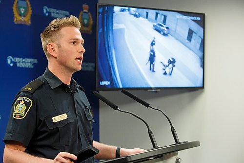MIKE DEAL / WINNIPEG FREE PRESS
WPS Public Information Officer, Constable Jay Murray during a media briefing at police headquarters addressing a video that was circulated on social media of a man being arrested after an incident in the Exchange District.
200612 - Friday, June 12, 2020.