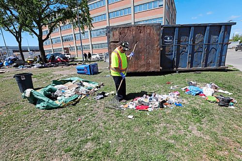 RUTH BONNEVILLE / WINNIPEG FREE PRESS

Local - Disraeli Encampment 

Lawrence Corbiere helps tidy the area and dump garbage into a large bin place on the site  Friday. 

People without a permanent home pack up their personal belongings after being asked to vacate the land next to the MMF building on Friday.  They were given more time to remove their items before a cleanup crew came.


See JS story.


June 12,  2020