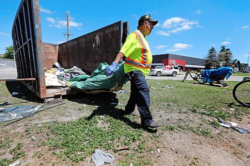 RUTH BONNEVILLE / WINNIPEG FREE PRESS

Local - Disraeli Encampment 

Lawrence Corbiere helps tidy the area and dump garbage into a large bin place on the site  Friday. 

People without a permanent home pack up their personal belongings after being asked to vacate the land next to the MMF building on Friday.  They were given more time to remove their items before a cleanup crew came.


See JS story.


June 12,  2020