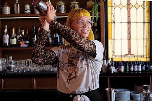 SHANNON VANRAES / WINNIPEG FREE PRESS
Bartender Justice Stevens-Illsley mixes a drink at Patent 5 Distillery in Winnipeg's Exchange District on June 12, 2020.