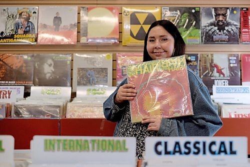 SHANNON VANRAES / WINNIPEG FREE PRESS
Frances Koncan browses at Into The Music in Winnipeg's Exchange District on June 12, 2020.