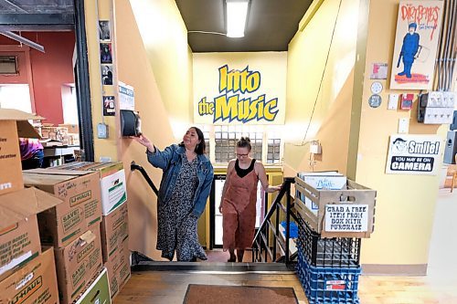 SHANNON VANRAES / WINNIPEG FREE PRESS
Frances Koncan and Reba Terlson apply hand sanitizer while entering Into The Music in Winnipeg's Exchange District on June 12, 2020.