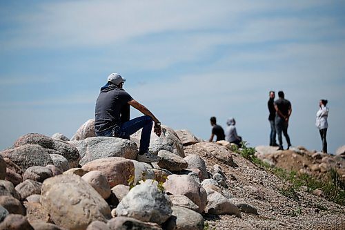 JOHN WOODS / WINNIPEG FREE PRESS
Members of the Kurdish community await answers from a water search for a leading member of the community at Belair boat launch Sunday, June 14, 2020. One person died and another is missing after their boat capsized yesterday on Lake Winnipeg.