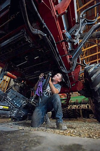 MIKE DEAL / WINNIPEG FREE PRESS
Grain farmer, Colin Penner, does some maintenance on his seeder so that it will be ready for next season.
See Eva Wasney 49.8 story
200525 - Monday, May 25, 2020.