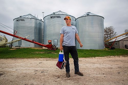 MIKE DEAL / WINNIPEG FREE PRESS
Colin Penner, on his grain farm near Elm Creek, MB.
See Eva Wasney 49.8 story
200521 - Thursday, May 21, 2020.