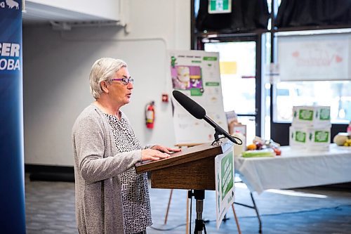 MIKAELA MACKENZIE / WINNIPEG FREE PRESS

Dilly Knoll, executive director of the Andrews Street Family Centre, speaks after a new nutrition program was announced at the Ma Mawi Centre in Winnipeg on Monday, June 15, 2020. For Kellen story.
Winnipeg Free Press 2020.