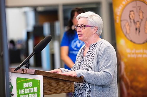 MIKAELA MACKENZIE / WINNIPEG FREE PRESS

Dilly Knoll, executive director of the Andrews Street Family Centre, speaks after a new nutrition program was announced at the Ma Mawi Centre in Winnipeg on Monday, June 15, 2020. For Kellen story.
Winnipeg Free Press 2020.