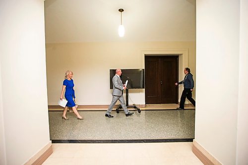 MIKAELA MACKENZIE / WINNIPEG FREE PRESS

Dr. Brent Roussin, chief provincial public health officer, and Lanette Siragusa, chief nursing officer for Shared Health, walk to room 68 before doing the provinces latest COVID-19 update at the Manitoba Legislative Building in Winnipeg on Monday, June 15, 2020. For Carol Sanders story.
Winnipeg Free Press 2020.