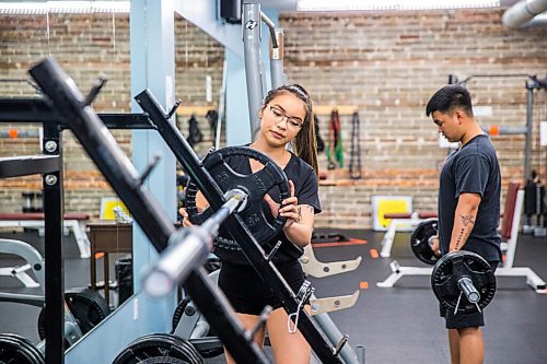 MIKAELA MACKENZIE / WINNIPEG FREE PRESS

Victoria Chandara, MORFIT gym member, works out at the gym in Winnipeg on Monday, June 15, 2020. For Malak Abas story.
Winnipeg Free Press 2020.